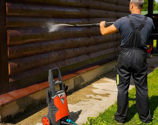 Log Home Pressure Washing in Nashville