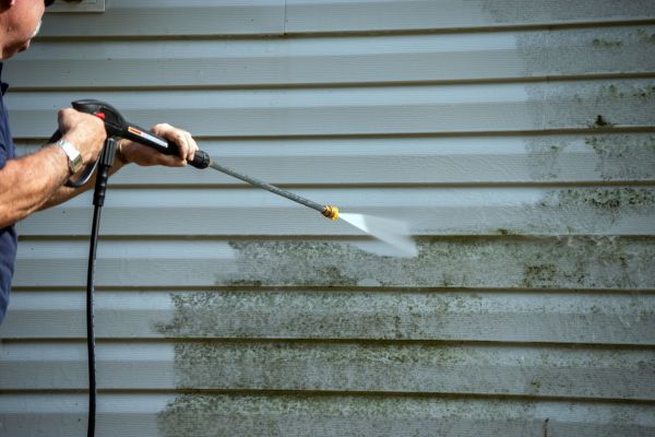 Vinyl Siding Power Washing in Nashville