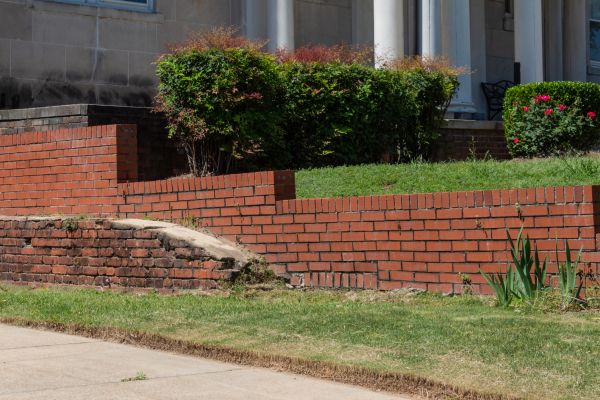 Retaining Wall Cleaning in Nashville